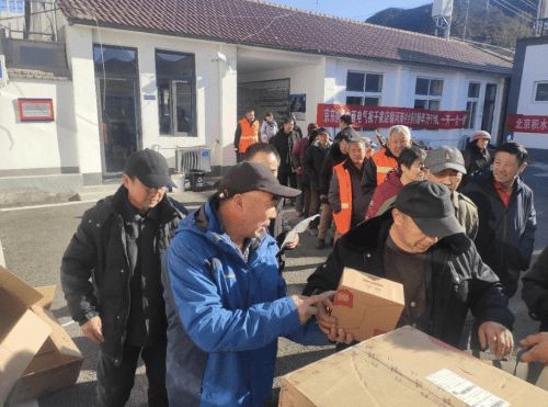 亚盈体育入口京东联合佛山照明德力西为北京延庆村民送年货(图2)