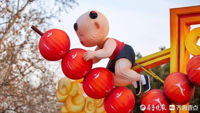 泉畔探灯“年味泉城”灯组喜庆亮相济南的新春氛围感已就绪(图2)