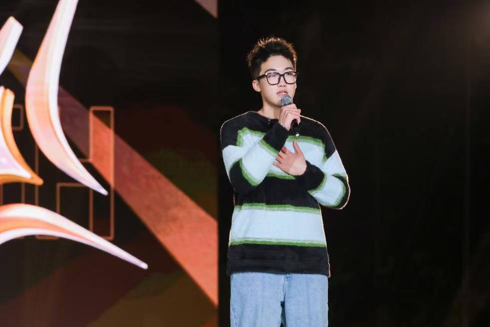 创意与情怀齐飞 夺金2025宿舍爆灯演讲赛火力全开(图1)
