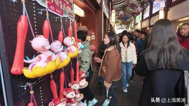 亚盈体育官网蛇年提灯萌萌哒豫园文创灯笼再掀热潮(图5)