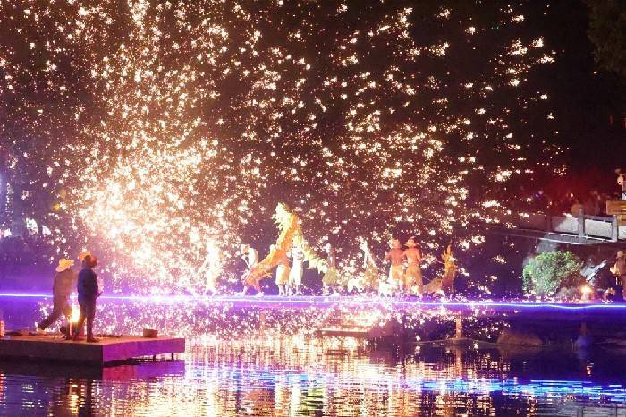民俗巡游“火龙灯舞” 成都黄龙溪古镇年味浓(图2)