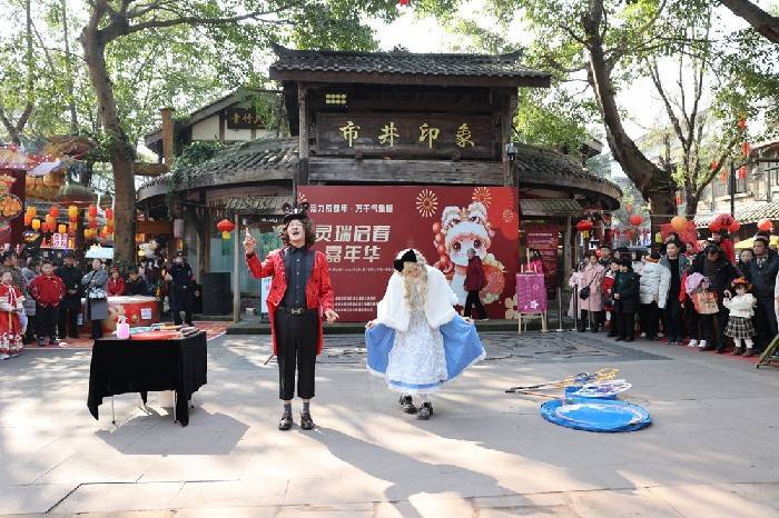 民俗巡游“火龙灯舞” 成都黄龙溪古镇年味浓(图5)