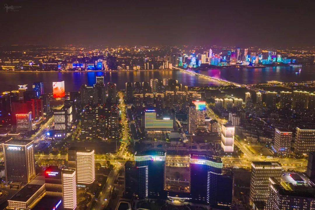 2025年杭州春节住在钱塘江畔的市民最满意因为这里看灯方便(图2)