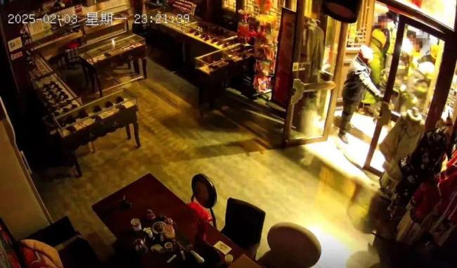 山西大同就“破门亮灯”道歉 工作方法失当引热议(图2)