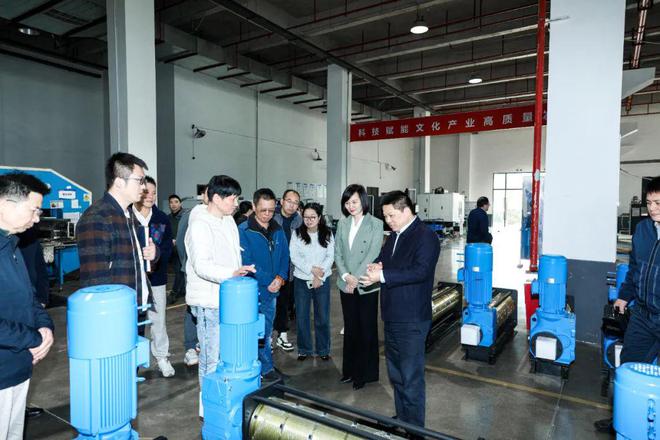 中国照明学会舞台电影电视照明专业委员会一行莅临明和集团调研(图5)