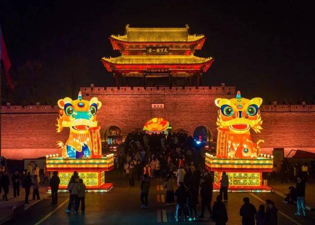 灯舞新春丨台儿庄古城新春灯会古韵今风醉游人(图1)