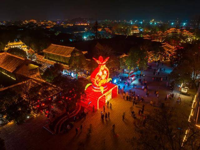 灯舞新春丨台儿庄古城新春灯会古韵今风醉游人(图3)