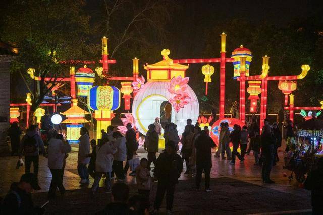 灯舞新春丨台儿庄古城新春灯会古韵今风醉游人(图7)
