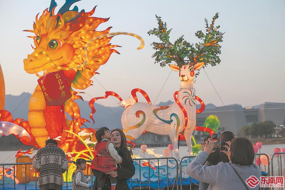 国潮花灯璀璨 文化魅力绽放(图4)