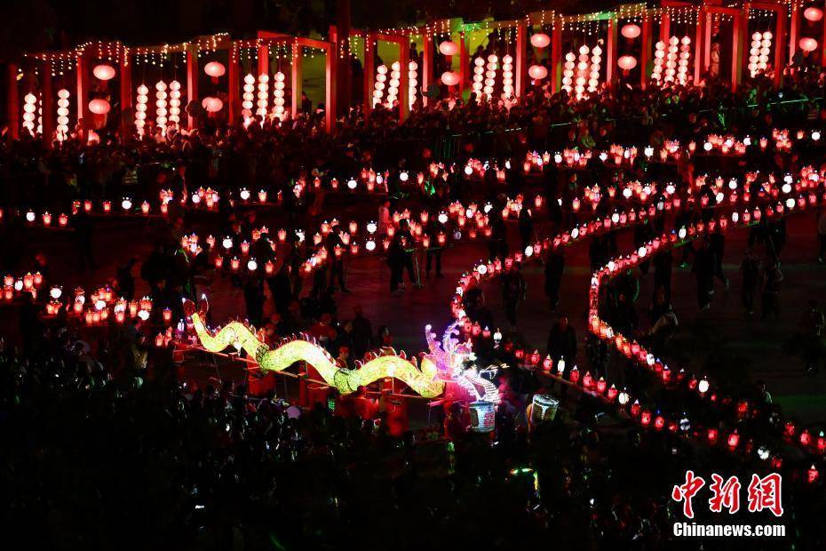 亚盈体育APP新春见闻）福建莆田板凳龙圈灯闹元宵(图1)