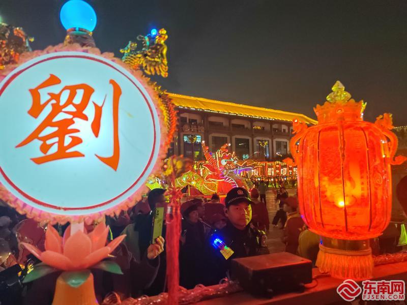 新春走基层｜元宵盛“焰” 莆田仙游榜头镇板凳龙圈灯闹元宵(图1)
