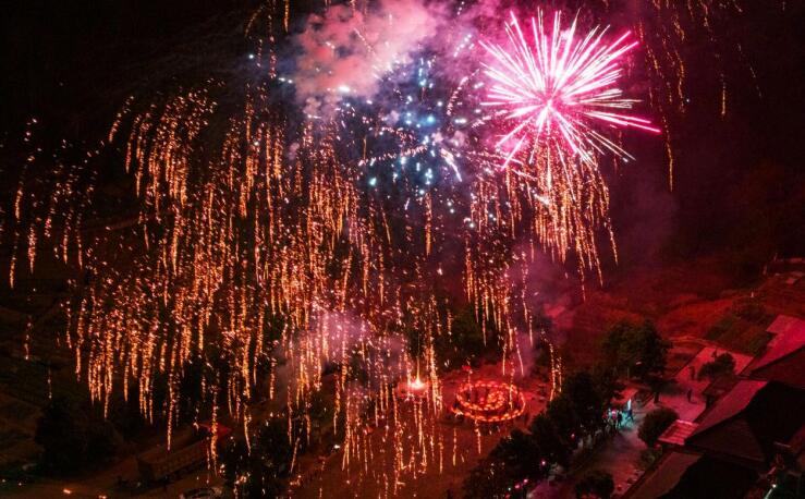 亚盈体育平台铜陵市郊区：锣鼓喧天闹新春 龙灯起舞送福光(图3)