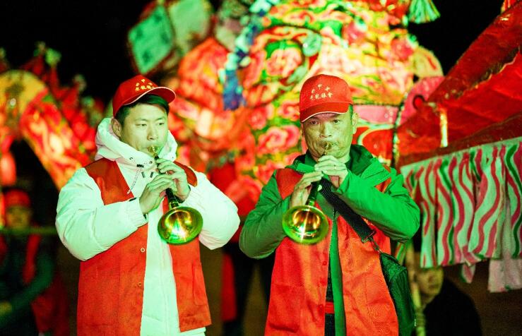亚盈体育平台铜陵市郊区：锣鼓喧天闹新春 龙灯起舞送福光(图4)