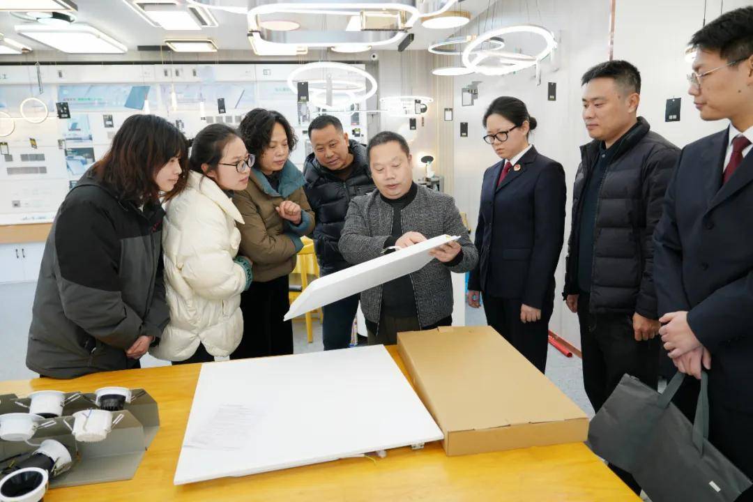 劣质“白皮灯”侵入万家灯火这起案件揭露真相……｜今晚九点半(图1)