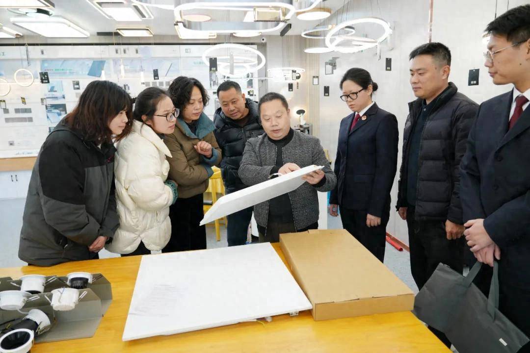 亚盈体育下载劣质“白皮灯”悄然进入千家万户案件揭示惊人真相……(图2)