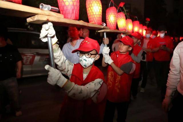 86片义乌这个村的少年们清明节迎起小龙灯(图2)