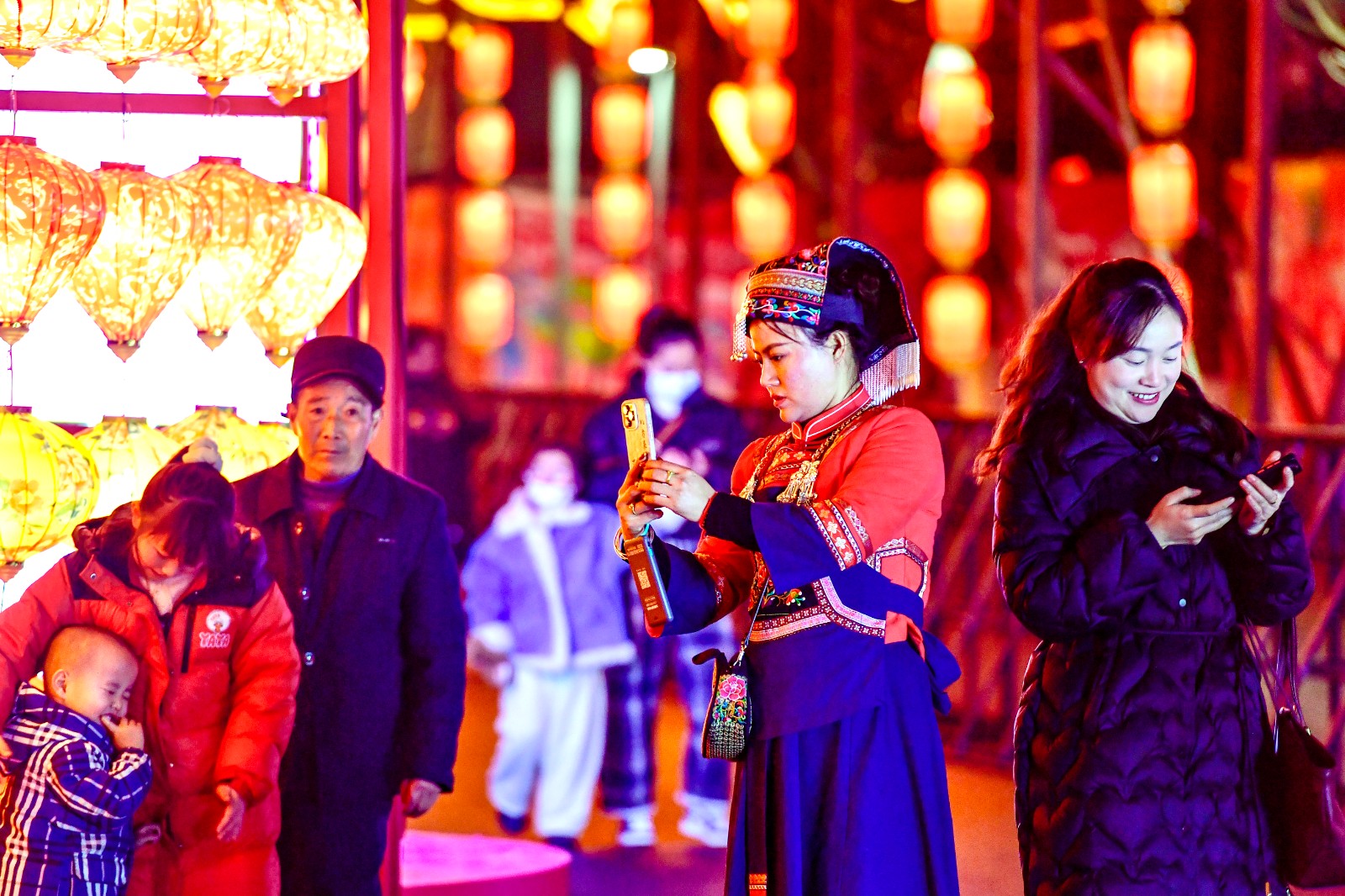 灯为笔文作墨观山湖灯会庙市绘就贵州年味的美好画卷(图4)