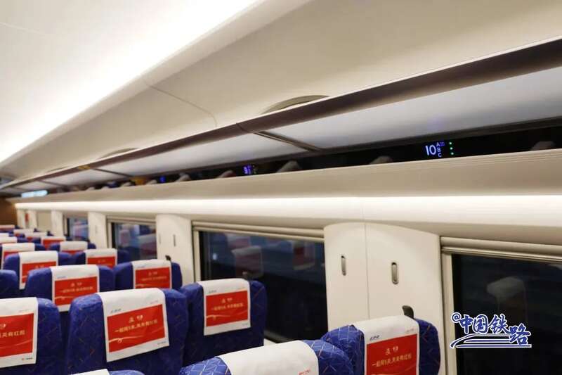 高铁座位指示灯怎么老变色？网友：红色有人(图2)